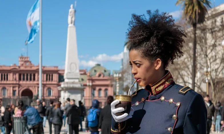 Zhroutila jsem se na rodinném obědě: Když mateřství bolí a partner mlčí