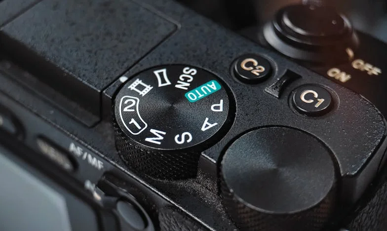 Mezi dvěma světy: Když rodiče zasahují do našeho domova