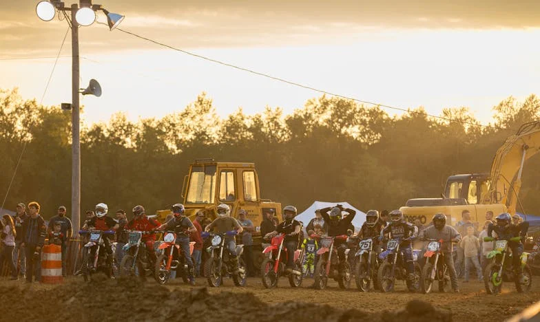 Neutíkej před sebou, Evičko: Útěk nevěsty z područí rodiny svého snoubence