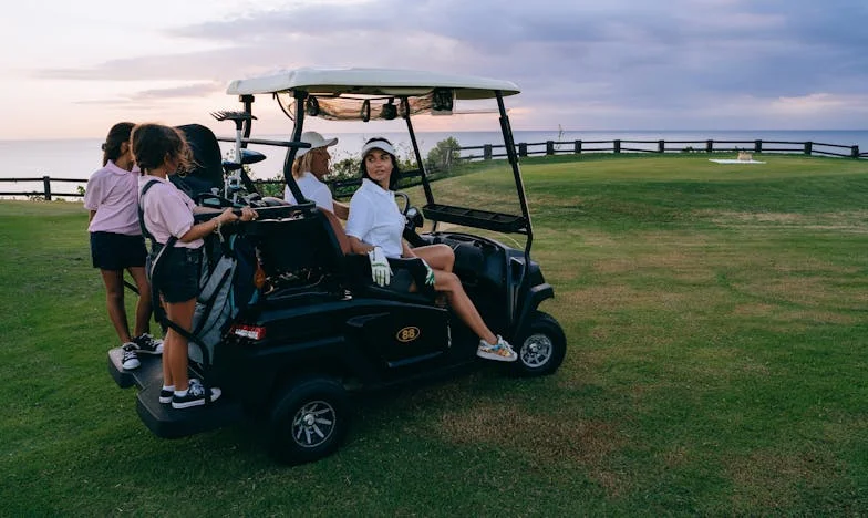 Nikdo nemohl přivézt vnuka na víkend, ale nečekaná návštěva všechno změnila: Emocionální cesta otce jménem Karel