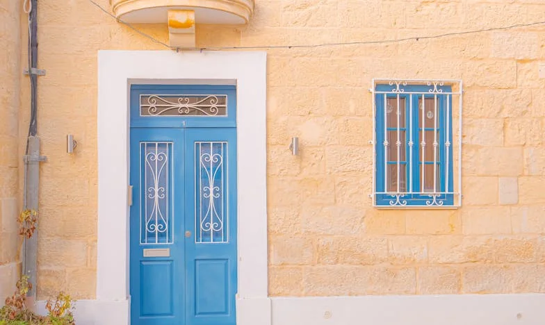 Pod jednou střechou s tchány: Když domov přestává být útočištěm