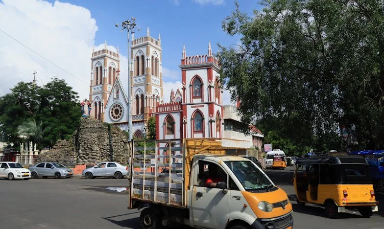 Cizinka u vlastního stolu: Příběh jedné české snachy