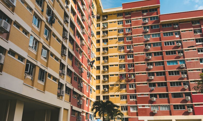 Když se děda nastěhoval: Příběh o střetu generací a malých zázracích v paneláku