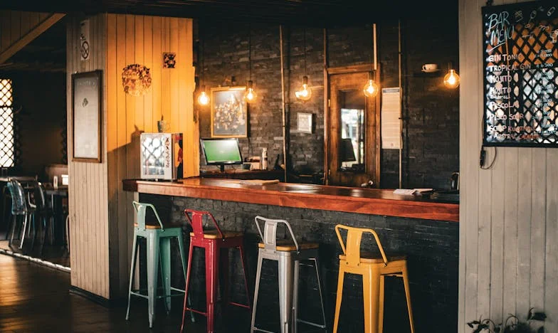 Mezi čtyřmi stěnami: Když vás vlastní rodiče zavrhnou