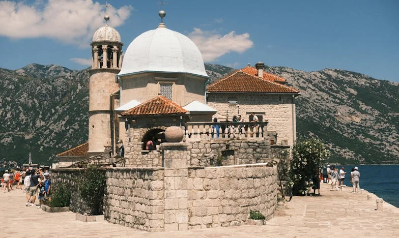 Mezi dvěma ženami: Příběh o tchyni, manželství a ztracené důvěře