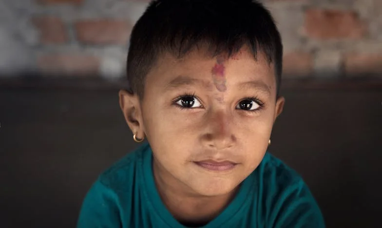 Podpiš to na mě! Proč jsi jí věřila? Ona tě podvádí! – Můj boj o domov, dceru a důstojnost po manželově zradě