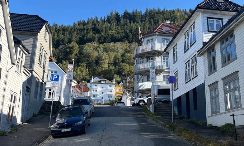 Tchán, který nám požírá domov – kde končí rodina a začíná soukromí?