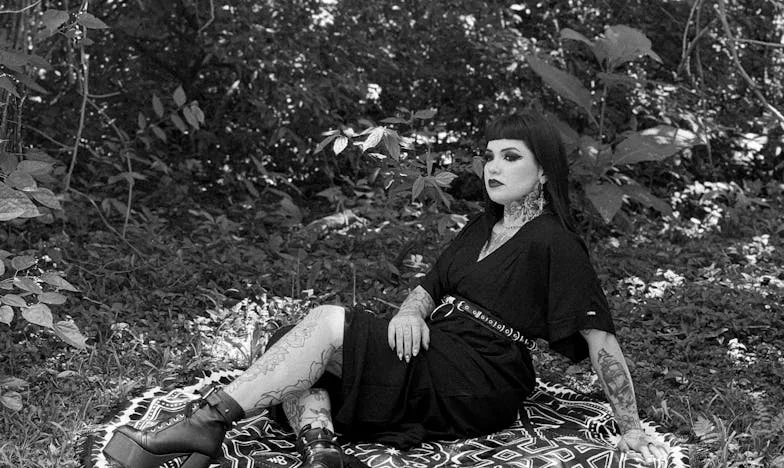 Žena, která nebyla: Můj život ve stínu cizích pohledů