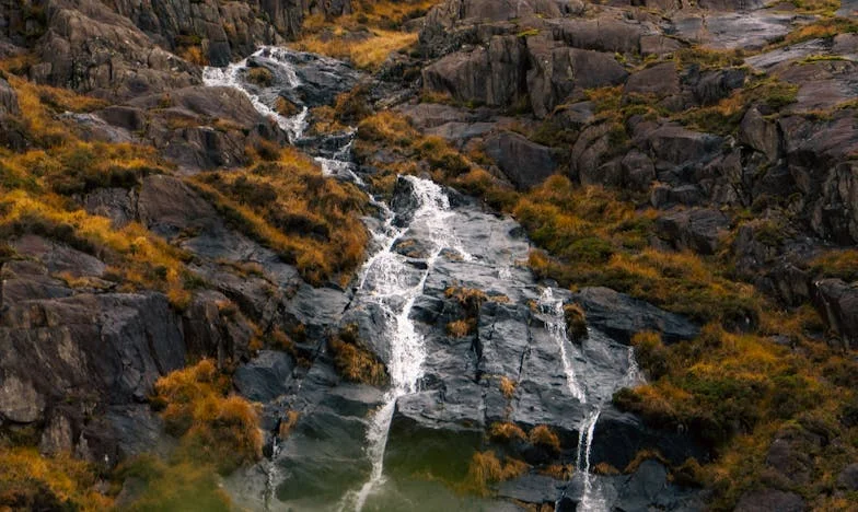 Zpověď v 17:30 – Pravda za kostelními dveřmi