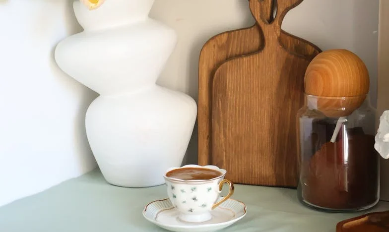 Cizincem ve vlastní rodině: Svatební hostina v mém bytě a boj o hranice