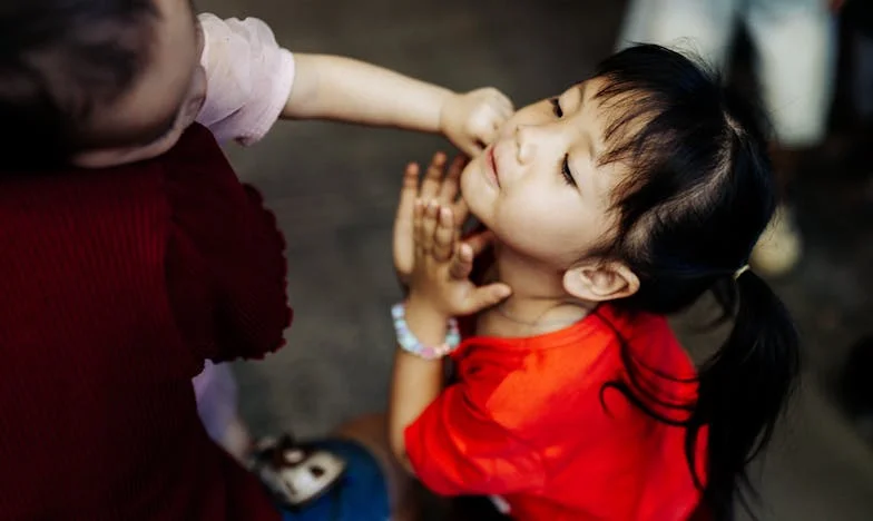 Když se tchán nastěhuje: Kde končí rodina a začíná moje svoboda?