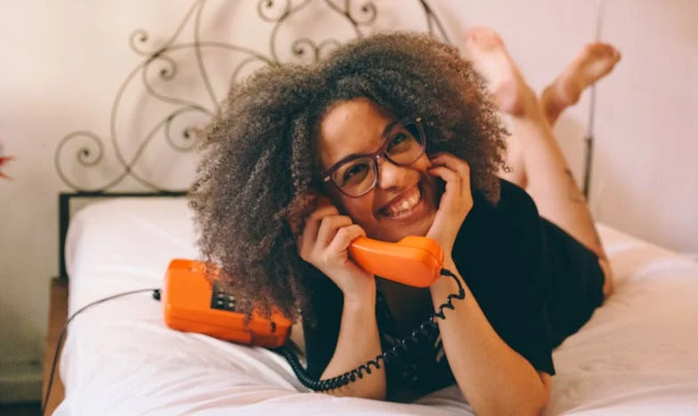 Kytice na prahu: Když sousedovy drobnosti rozbouří manželství