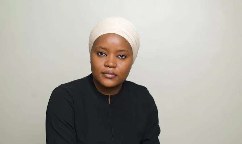 Pod popelem: Příběh české rodiny, která se rozpadla a znovu našla sama sebe