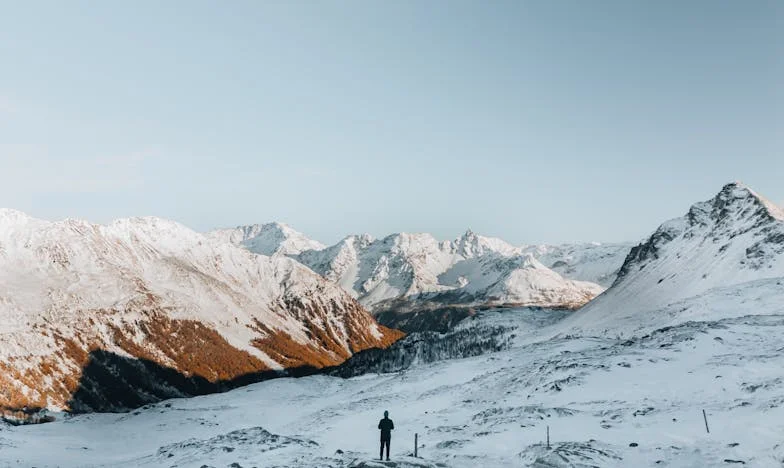 Dopis za dveřmi: Když soused překročí hranici