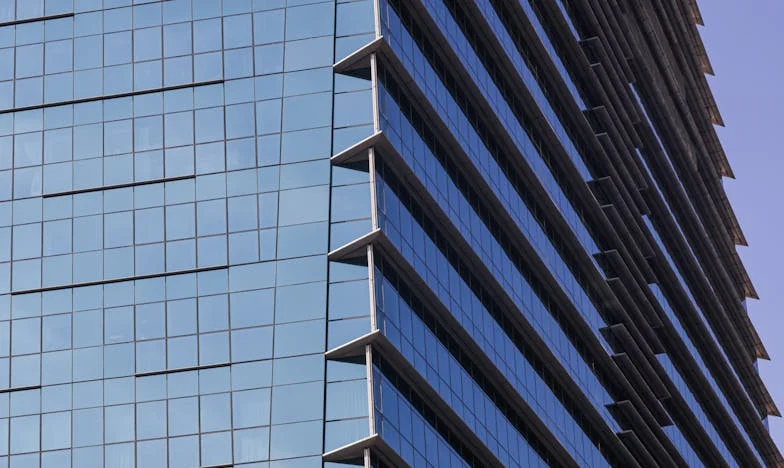 „Moje tchyně jen předstírá nemoc – ale jak dlouho to ještě vydržím?” – Drama české snachy mezi čtyřmi stěnami