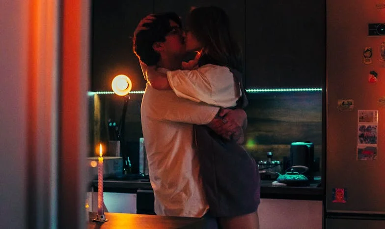 Rozbité zrcadlo: Luciina cesta skrz zradu a hledání sebe sama