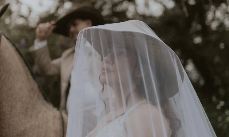 Zrada za zavřenými dveřmi: Moje rodinná válka v Praze