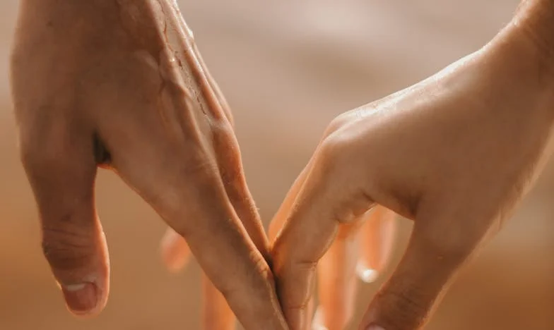 Když rodina znamená obchod: Příběh o důvěře, zradě a hledání sebe sama