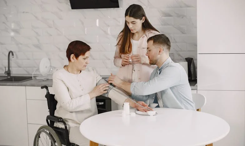 Mezi dvěma domovy: Příběh o právu na střechu nad hlavou