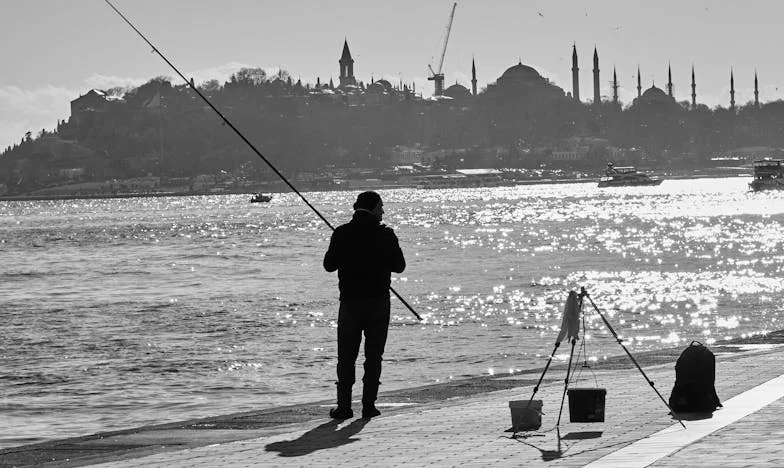 Mezi dveřmi: Když rodina rozhoduje, kdo je rodina