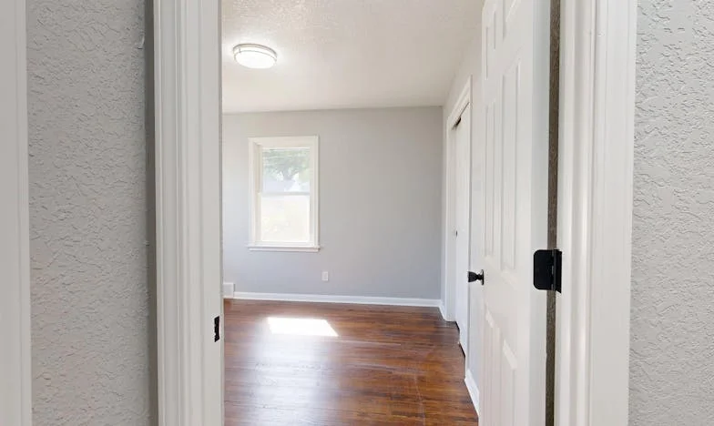 Mezi láskou a hranicemi: Jak jsem se naučila pustit syna žít jeho vlastní život