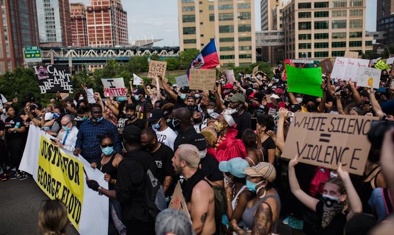 Nechtěná rodina: Jak jsem se stala matkou dětí svého bratra a co to udělalo s našimi životy