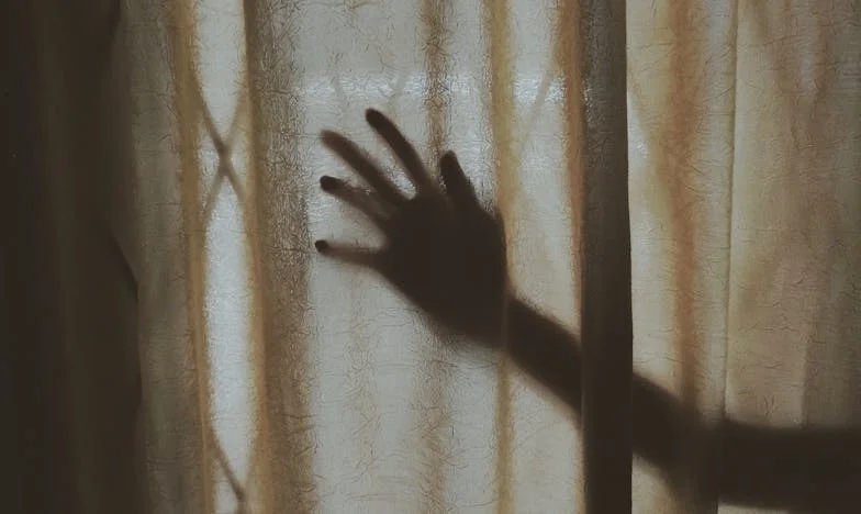 Rozbité důvěry: Dvanáct let ticha