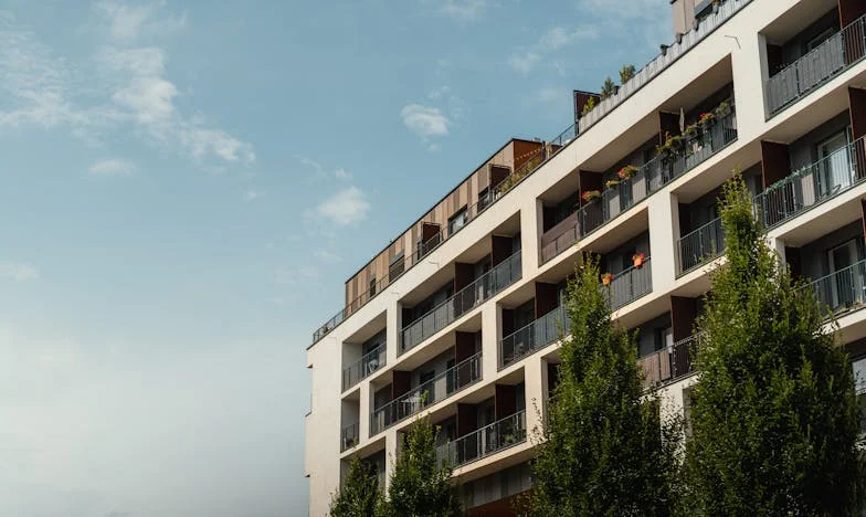 Quand Ma Belle-Mère Devient le Centre de Mon Univers : Entre Devoir et Liberté