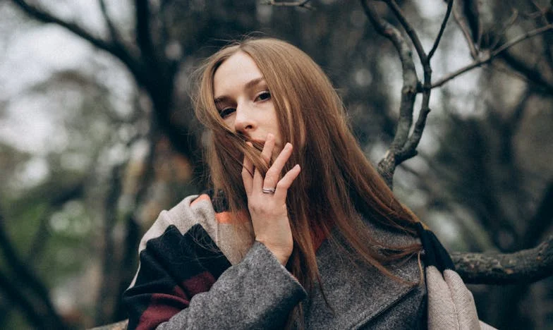 Après cinquante ans, mon mari partait de plus en plus en déplacement : La vérité que j'ai découverte par hasard a bouleversé ma vie