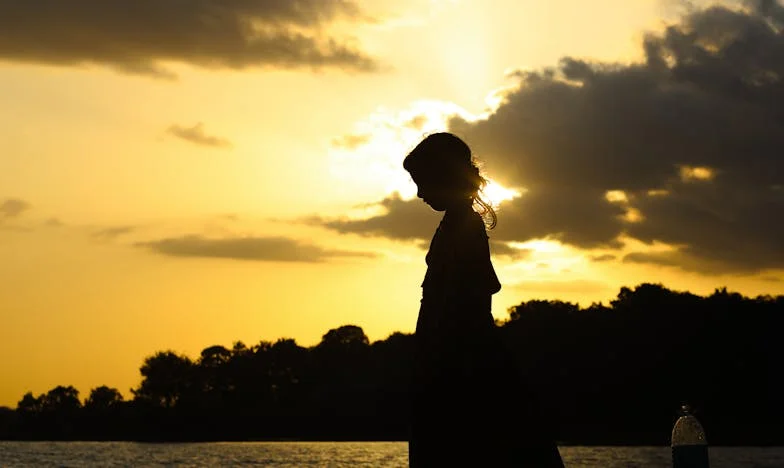 Il m’a accusée de trahison et m’a laissée seule avec notre fils : Mon combat pour la vérité et la dignité