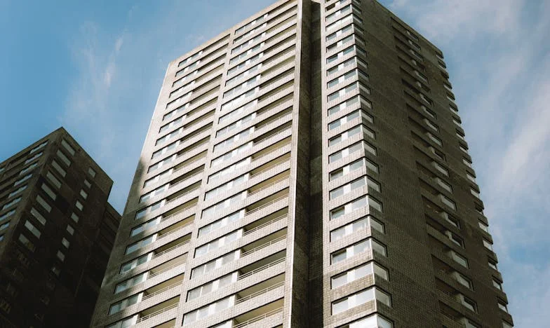 Ma fille me juge : suis-je vraiment une mauvaise mère parce que je ne peux pas l'aider financièrement ?