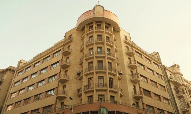 Le Parfum du Mensonge : Chronique d'une Désillusion