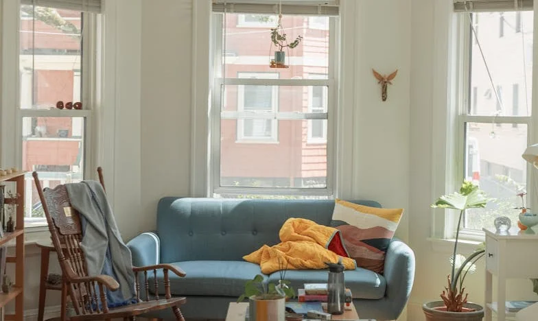 Le soir où tout a basculé : un inconnu sous la pluie à ma porte