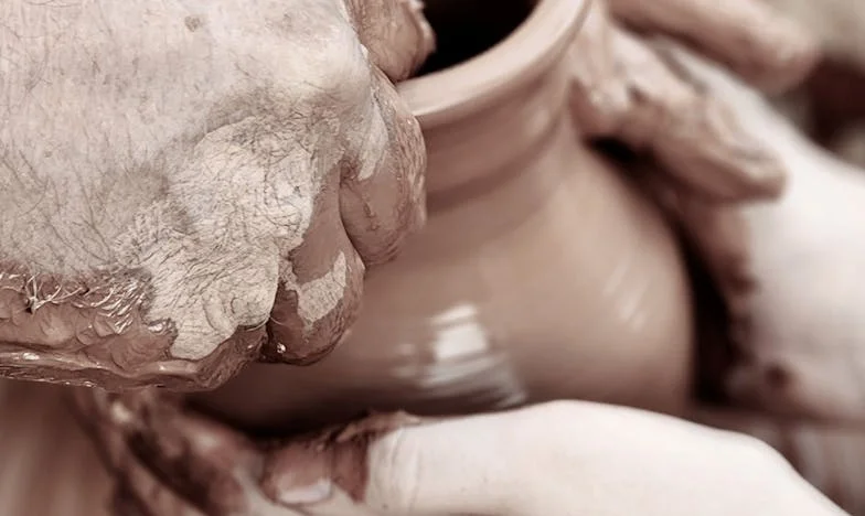 Ma belle-mère a tout pris, même la bouilloire ! Mon combat pour exister