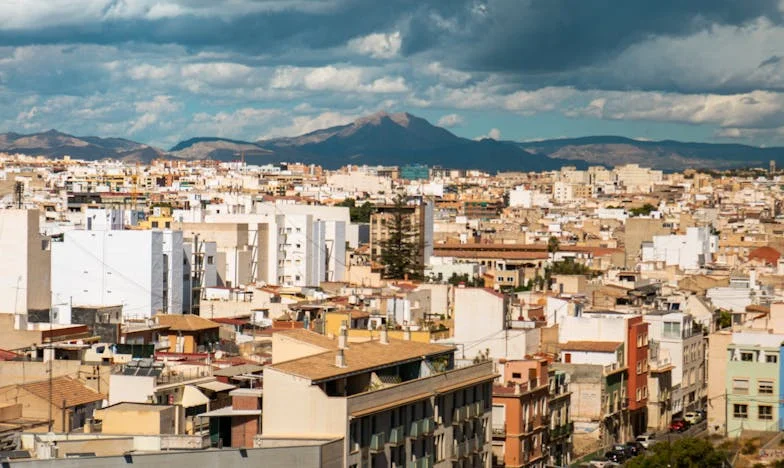 « Nous ne sommes pas un hôtel ! » – Comment j’ai appris à dire « non » à ma propre famille quand notre maison en Bretagne est devenue leur refuge d’été