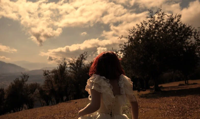 Pourquoi suis-je triste, même en étant « l’autre » : L’histoire de Camille, Parisienne