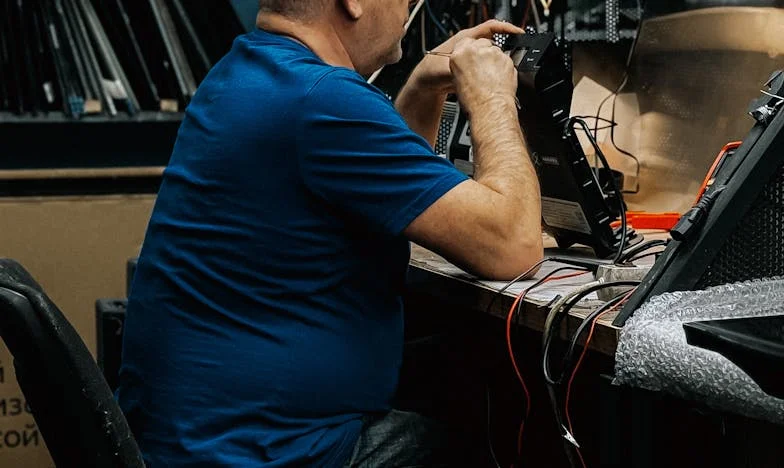 Quand l'amour devient un fardeau : Histoire d'une mère entre son fils, sa belle-fille et la perte du foyer