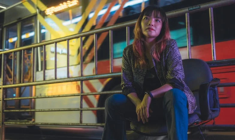 Sous le même toit : l’ombre d’un père