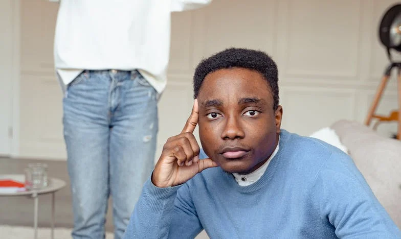 Entre Deux Feux : Quand l’Amour Met la Famille à l’Épreuve