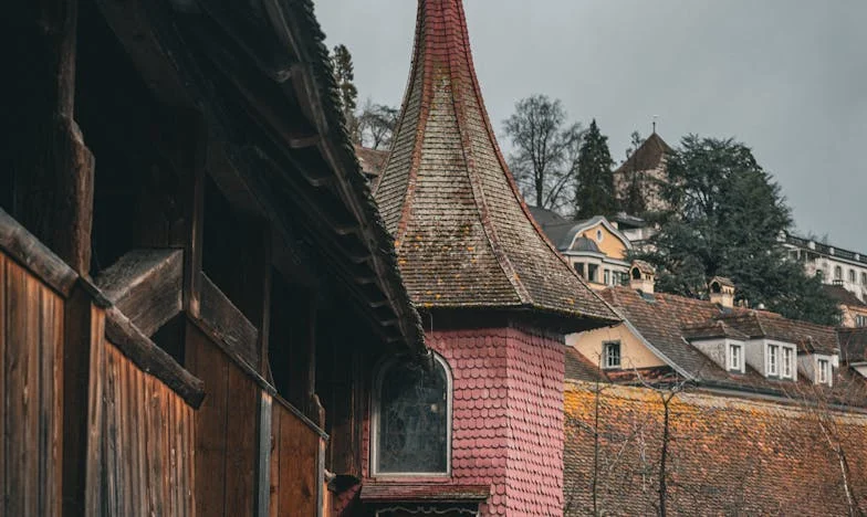 Face à la trahison : une nuit à Montmartre