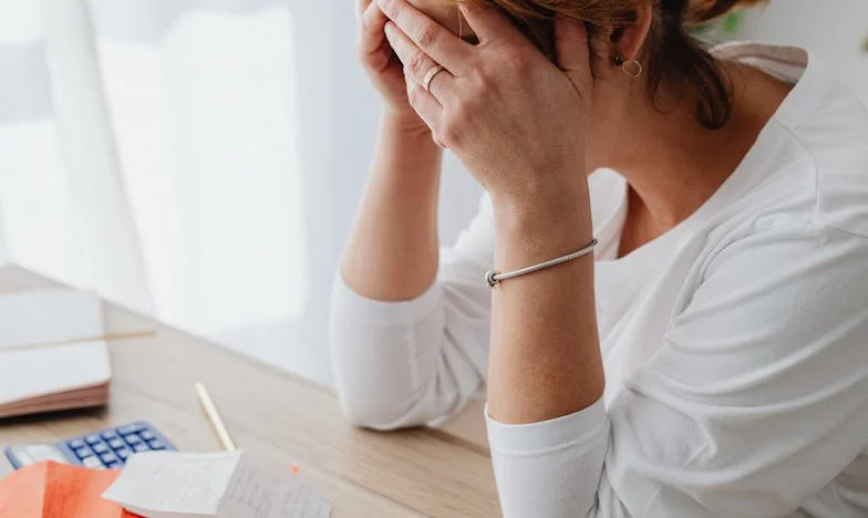 Huit mois sous pression : Suis-je seulement un portefeuille pour mes parents ?