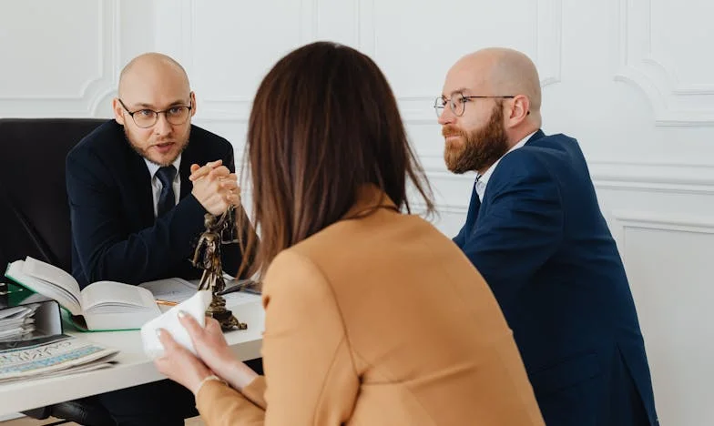 Il est rentré et a dit : « Je veux divorcer. »