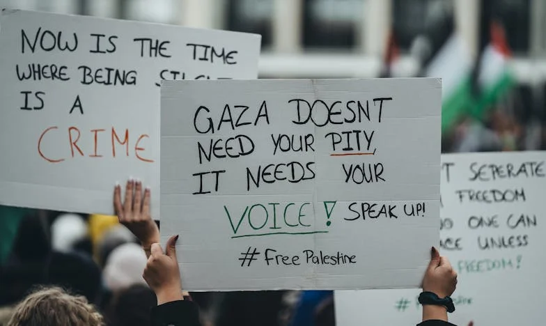 « Je ne t’ai pas élevée pour que tu sois la fille d’une autre » : Mon combat entre deux familles