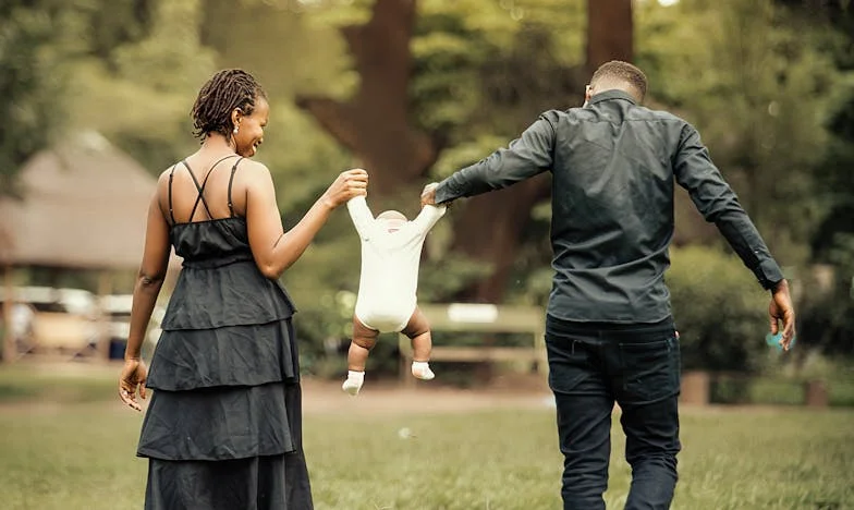 Le Retour à la Maison : Le Silence Après la Naissance