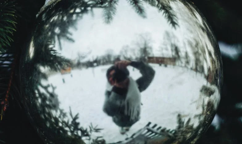 Le Silence Troublant de la Nouvelle Nounou : Au Cœur d’une Famille Française en Crise