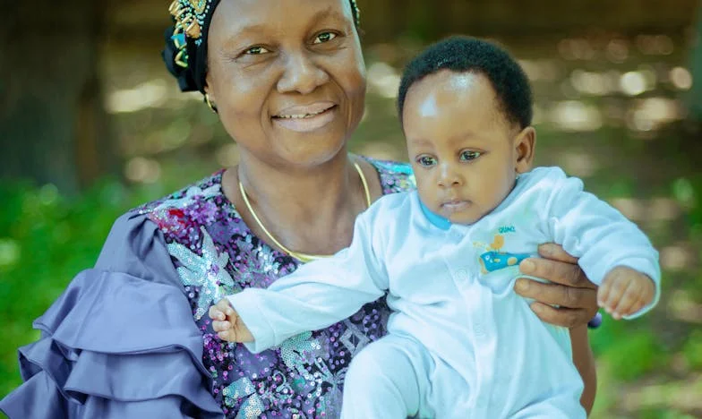 L’ombre sous le toit – Comment ma famille a brisé puis recousu mon cœur