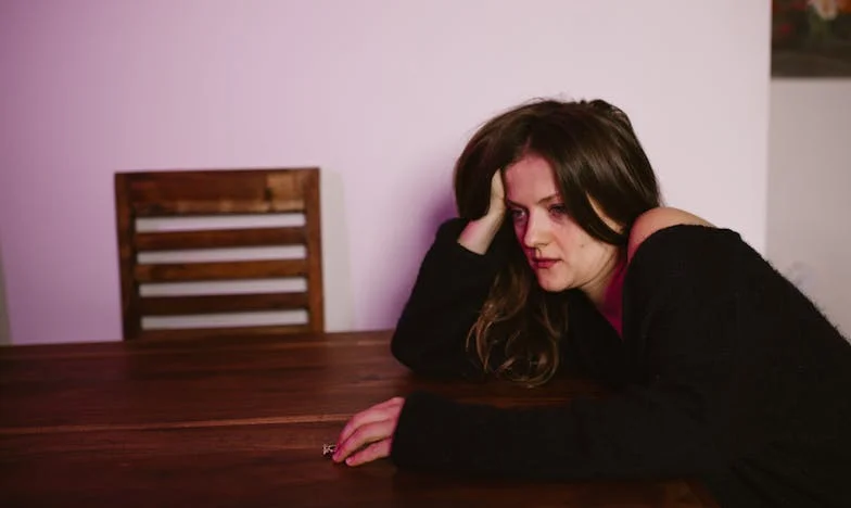 Mon argent ou ma liberté ? L’histoire de Claire, prisonnière de l’amour