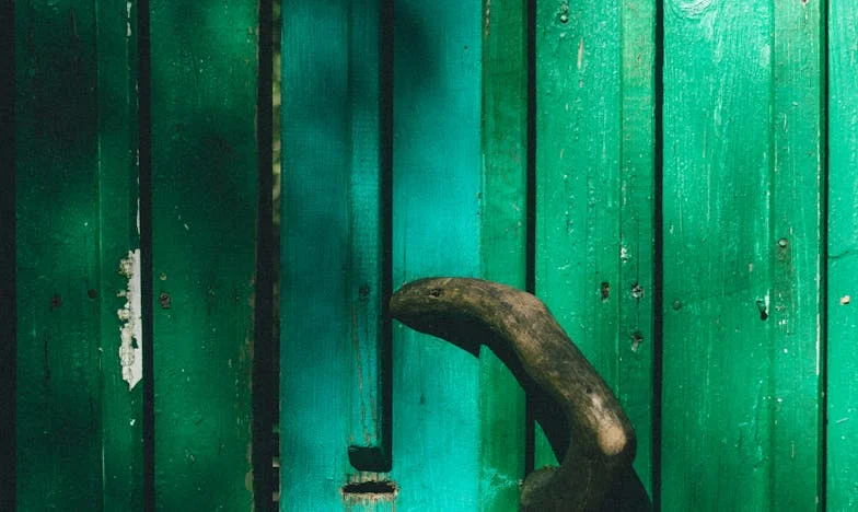 Sous le Poids des Non-Dits : Quand Maman Me Rend Responsable de Nos Galères