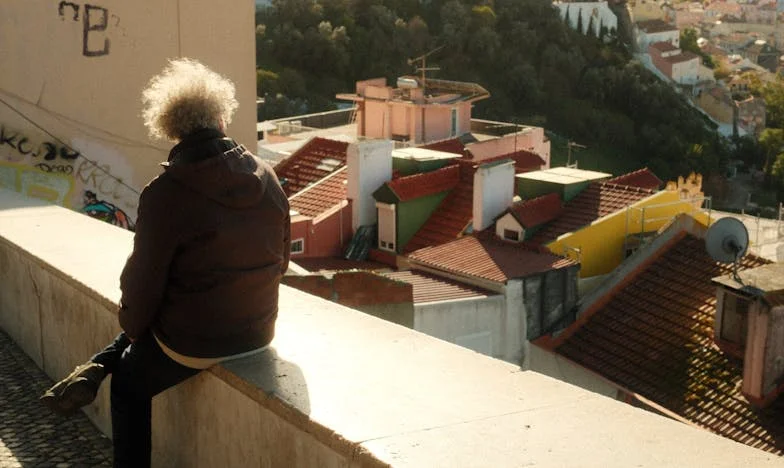 Un père brisé, une famille éclatée : le prix du silence