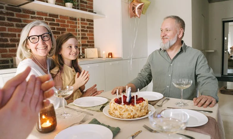 Anniversaire oublié : Les retrouvailles d'une grand-mère et sa petite-fille